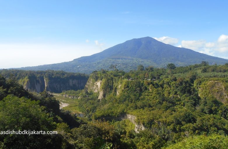 Alam di Puncak Singgalang